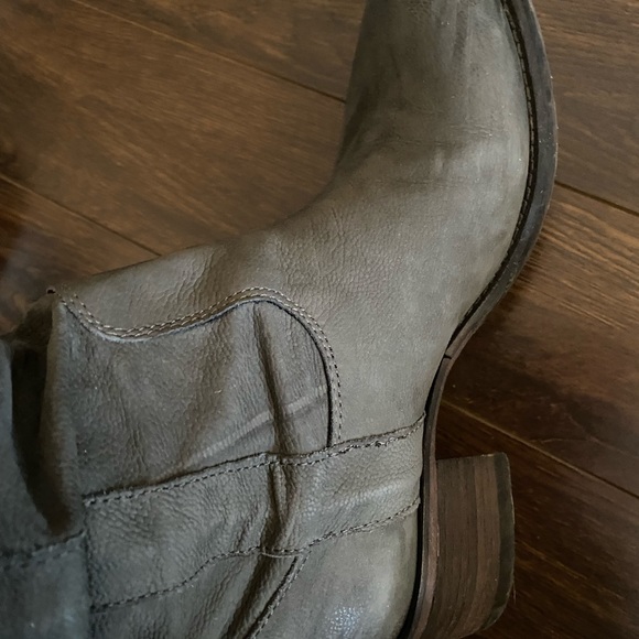 Grey Leather Designer Boots - Picture 5 of 14